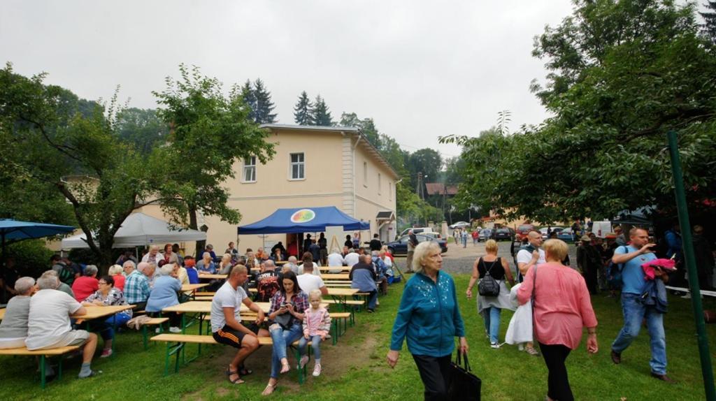 Gosciniec Jas -Sniadania I Obiadokolacje Szwedzki Stol W Cenie Bezplatny Parking Szklarska Poreba Exterior photo