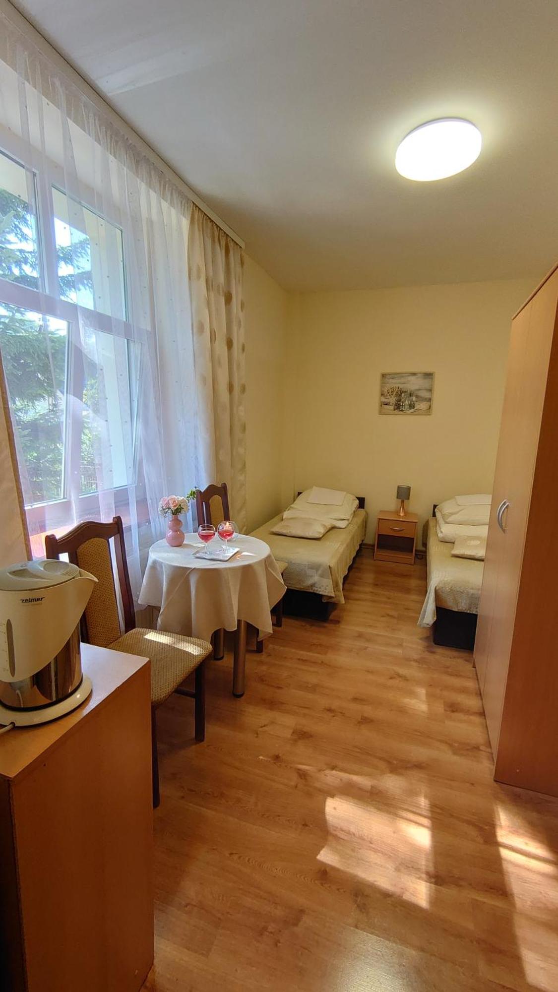 Gosciniec Jas -Sniadania I Obiadokolacje Szwedzki Stol W Cenie Bezplatny Parking Szklarska Poreba Exterior photo